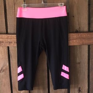 Verscos - Capri Length Pink and Black Size Medium Workout Leggings
